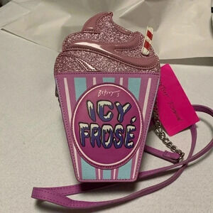 BETSEY JOHNSON Women’s Crossbody Purse,NWT. So Cute❣️
